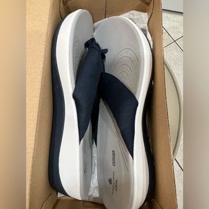 Size 11 Navy Blue NEW in box Clarks Cloudsteppers- Washable